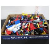 TRAY LOT OF OLD LEGO-KNEX ETC.