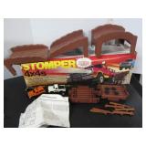VINTAGE STOMPER 4X4 MOUNTAIN SET WITH 2 TRUCKS