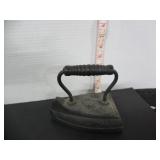 ANTIQUE BROCKVILLE CAST IRON SAD IRON