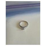 Ladys 18KT White Gold Ring