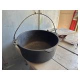 Cast iron pot with handle