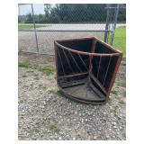 CORNER STALL FEEDER