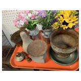 LOT OF DECORATIVE ACCESSORIES
