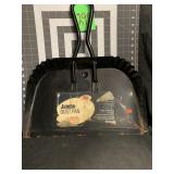 VINTAGE CLEANCO JUMBO DUST PAN