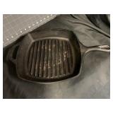LODGE CAST IRON GRILL SKILLET - 10 X 10 '