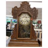 ANTIQUE OAK KITCHEN CLOCK W/ KEY & PENDULUM -