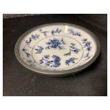 6 ' BLUE AND WHITE PORCELAIN BOWL WITH PEWTER