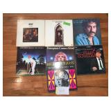 Records Billie Holiday, Sinatra, Elton John, Croce