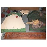 Random wood decor and pony