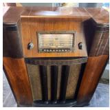 Antique WORKING Silvertone Radio