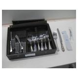 17"x 13"x 3" Case W/Towele Stainless Flatware