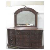 Thomasville Kent Park Mahogany Dresser/ Mirror
