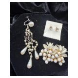 1 PR VINTAGE FAUX PEARL EARRINGS, SINGLE VINTAGE