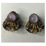 VINTAGE GOLD-TONE CLIP-ON EARRINGS FEATURING A