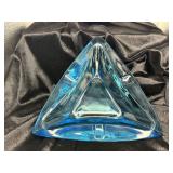VINTAGE MCM TRIANGLE ASHTRAY IN A BEAUTIFUL