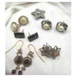 VINTAGE LOT OF 5 SETS OF EARRINGS AND ONE STAR