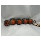 VINTAGE-STYLE BRACELET FEATURING FAUX CORAL