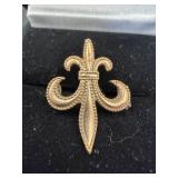 VINTAGE GOLD-TONE FLEUR DE LIS WITH UNIQUE