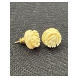 VICTORIAN CARVED BONE FLORAL SCREW-BACK E