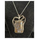 HAND-CRAFTED LACE AGATE IN INTRICATE WIRE