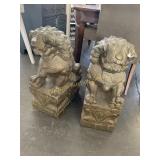 2 Lion Statues