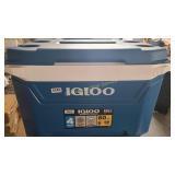 Igloo wheeled cooler