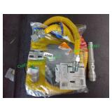 Gas connector and flashlight