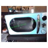 Galanz retro microwave oven 0.7 cu. ft.