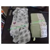 Fitted crib sheets