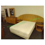 Queen bedroom set w/ dresser & mirror