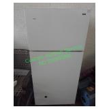 HOTPOINT REFRIGERATOR 62"×28"×28"