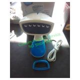 Handheld garment steamer