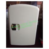Personal chiller white mini fridge Personal chiller white mini fridge