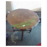 Round Table 29'H 26'×26' Round Table 29'H 26'×26'