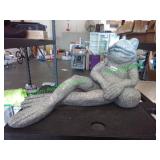 Outdoor frog decor 2' W 14' H Outdoor frog decor 2' W 14' H