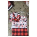 6 CHRISTMAS DECOR TOWELS
