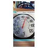 INDOOR/ OUTDOOR THERMOMETER