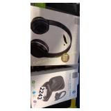 HEADPHONES & EARBUDS