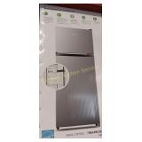 COMPACT REFRIGERATOR