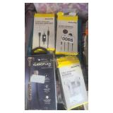 3 HEADPHONES AND AUXILIARY AUDIO CABLE
