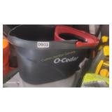 O CEDAR MOP BUCKET