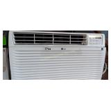 WINDOW AIR CONDITIONER
