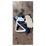 3 SCRUB BRUSHES