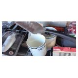 3 COFFEE CUPS & SPATULA