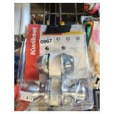 DOOR KNOB AND DEADBOLT WITH KEY