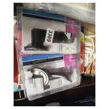 2 NON TURNING LEVERS