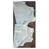 2 TANKTOPS
