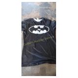 BOYS  BATMAN SHIRT  L
