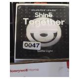 SHARPER IMAGE SHINE TOGETHER SELFIE LIGHT