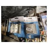 2 DOUBLE ACTION SPRING HINGES